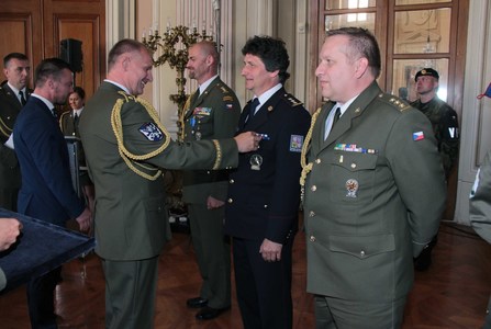 Za významnou a přínosnou spolupráci s Vojenskou policií byli oceněni např. velitel 601. skupiny speciálních sil plukovník gšt. David Franta, ředitel Sekce závažné hospodářské trestné činnosti a korupce Národní centrály proti organizovanému zločinu Policie České republiky plukovník Petr Lysák a ředitel Vojenské nemocnice Olomouc plukovník gšt. Martin Svoboda (zleva)