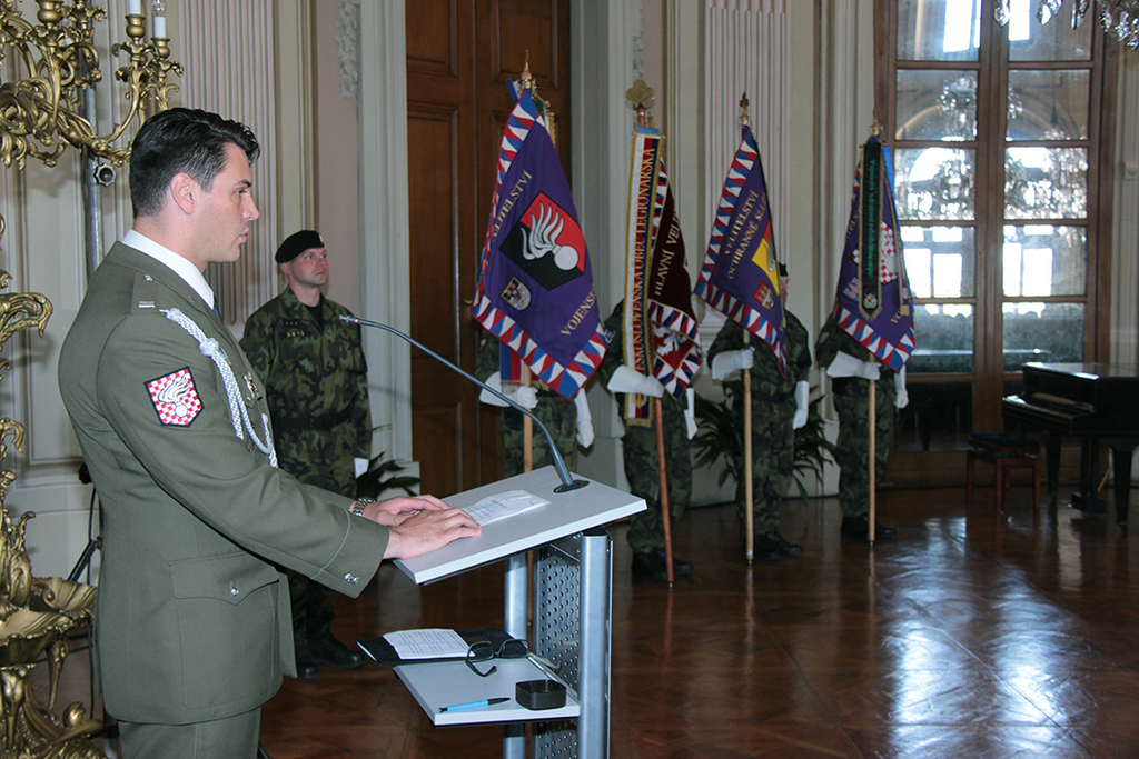 Slib Vojenského policisty zazněl z úst rotmistra Vladimíra Matuštíka