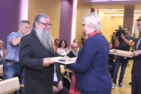 Petr Prokeš podepsal řadu protikomunistických petic a je spojen s undergroundem