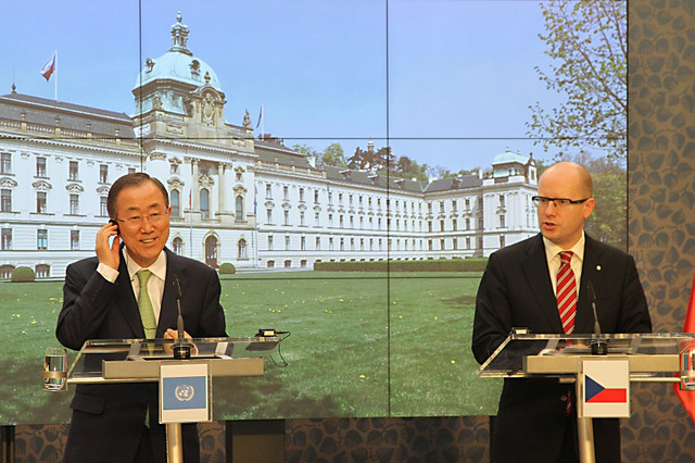 Generální tajemník OSN a předseda vlády ČR na tiskové konferenci