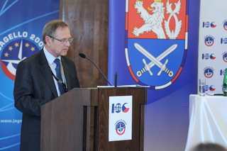 Expertní diskusi shrnul armádní generál v zál. Jiří Šedivý