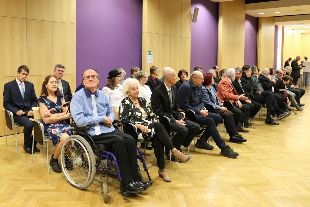Účastníci třetího odboje, kteří si dnes přišli převzít ocenění do Konferenčního sálu Vojenského klubu Praha