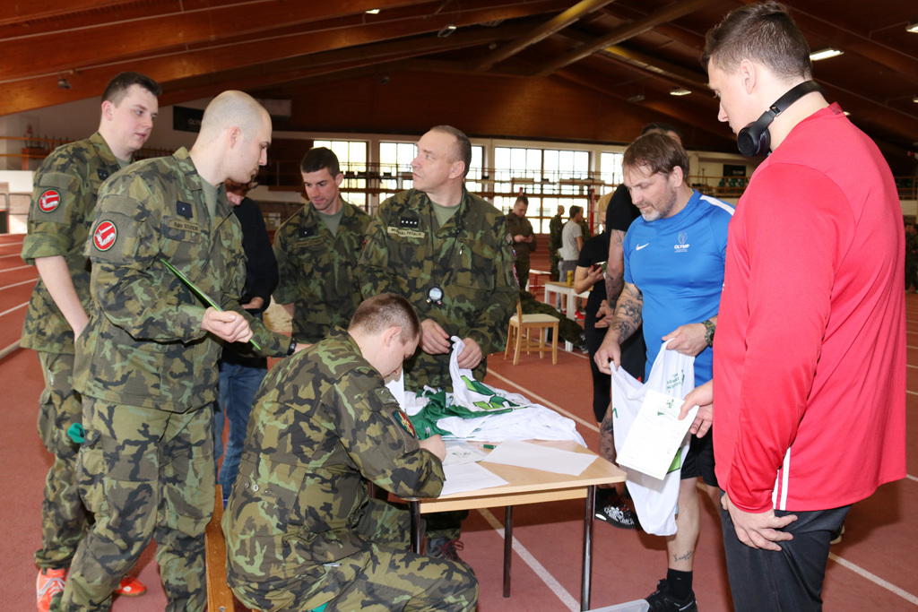 Předávání triček na běh