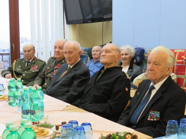 Válečným veteránům z obou front a domácího odboje je v průměru víc jak 90 let