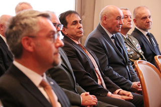 Další účastníci přátelského setkání v Zrcadlovém salonku Ministerstva obrany