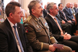 Zástupci Ministerstva obrany - zleva státní tajemník MO Petr Vančura, náčelník Generálního štábu AČR armádní generál Aleš Opata a ministr obrany Lubomír Metnar