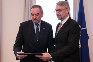 Dále Jaromír Novotný, náměstek ministra obrany v roce 1999