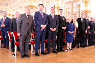 Pozvaní hosté ve Španělském sále