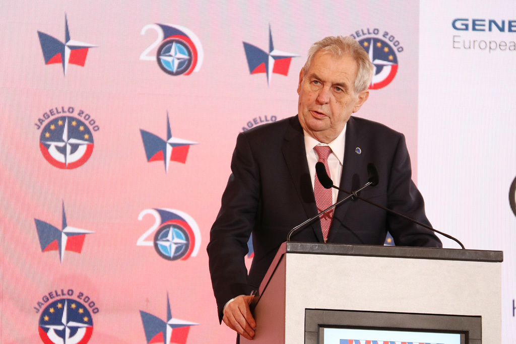 Miloš Zeman při projevu vyzdvihl důležitost členství České republiky v NATO