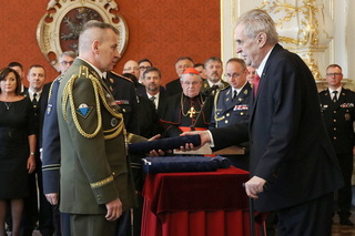 Miroslav Hlaváč, zástupce náčelníka Generálního štábu AČR - náčelník štábu, byl povýšen do hodnosti generálmajora