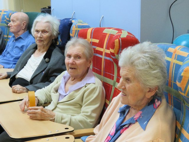 Nejstarší veteránkou je Anežka Bendová, která má 101 let (uprostřed)