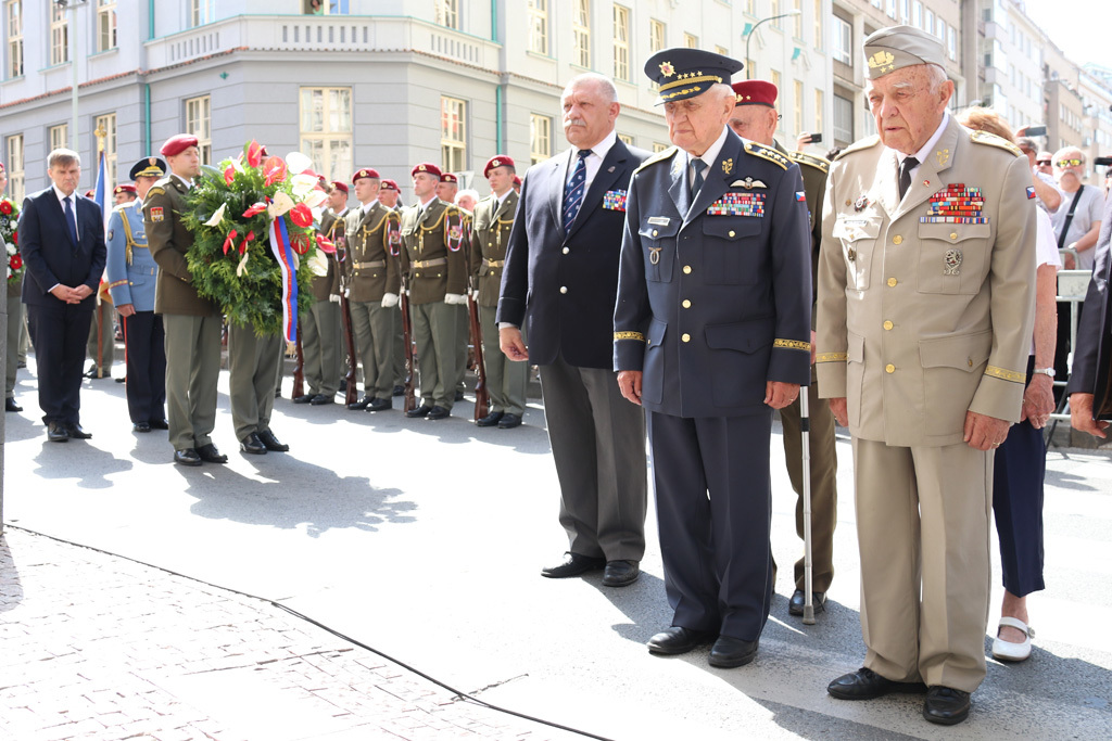 Armádní generál v. v. Emil Boček a generálmajor v. v. Miloslav Masopust