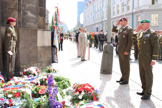 Velitel Pozemních sil AČR generálmajor Josef Kopecký si připomněl hrdinství parašutistů