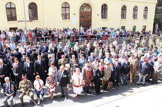 Prostor před chrámem sv. Cyrila a Metoděje byl beznadějně zaplněný