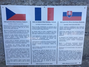 Nápis na památníku M. R. Štefánika