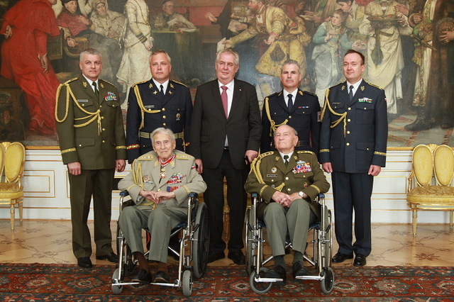 Generálové, které jmenoval prezident republiky na Den vítězství