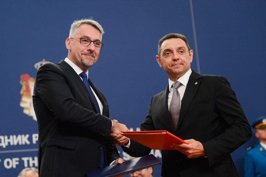 Ministři obrany po podpisu dohody