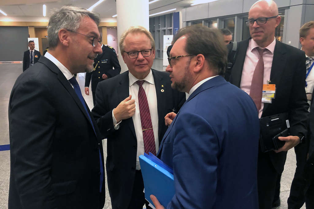 Ministr obrany Lubomír Metnar v rozhovoru se švédským ministrem obrany Carlem Hultqvistem