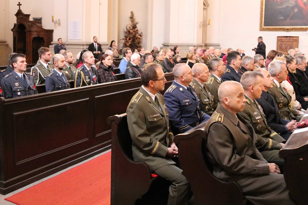 Vojáci a veteráni na bohoslužbě