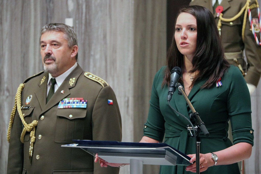 Náměstkyně ministra obrany Kateřina Blažková při projevu.