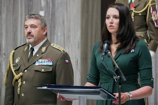 Náměstkyně ministra obrany Kateřina Blažková při projevu.