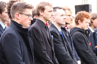 Pietního setkání se zúčastnila řada studentů z Prahy i Brna.