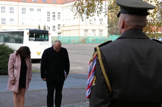 Gabriela Havlůjová předsedkyně Spolku pro zachování odkazu českého odboje a Petr Hroník, místopředseda spolku. 