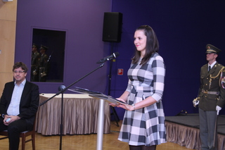 Náměstkyně Kateřina Blažková ve svém projevu zdůraznila, že je ráda, že již žije v demokracii a nemusela čelit komunistické brutalitě jako dnes oceňovaní hosté
