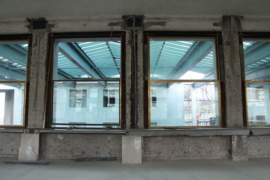 Výstavní sál muzea, průhled do nyní již zastřešené dvorany