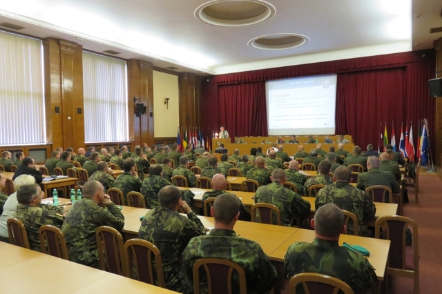 Záběr do sálu během pracovního jednání s příslušníky Aktivní zálohy