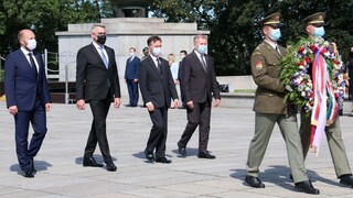 Zleva: Ministr obrany SR Jaroslav Naď, ministr obrany ČR Lubomír Metnar, náměstek ministra obrany Polska Pawel Woźny a ministr obrany Maďarska Tibor Benkö.