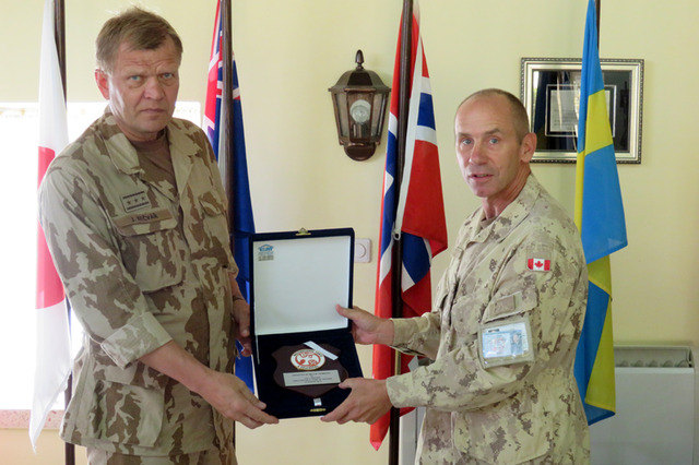 Tradiční předání plaket v průběhu návštěvy