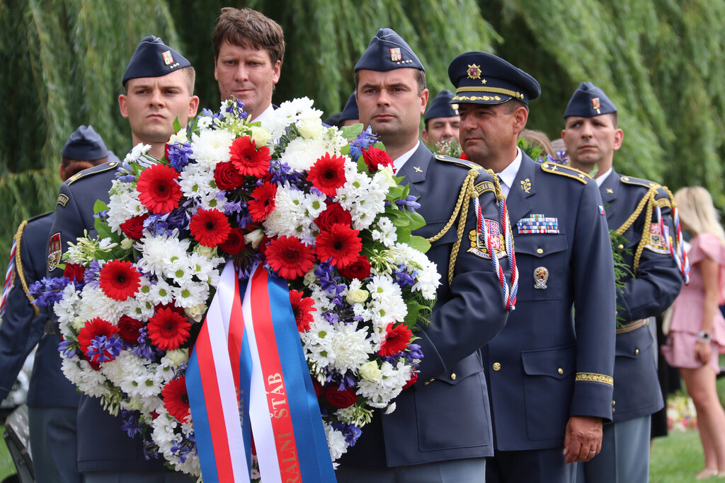Za Ministerstvo obrany a Generální štáb se zúčastnili ředitel odboru pro válečné veterány Pavel Kugler a zástupce velitele Vzdušných sil AČR brigádní generál Petr Lanči
