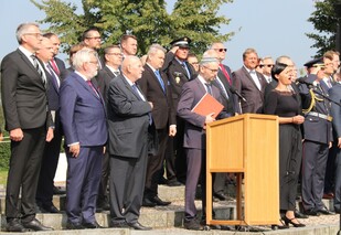 Během tryzny zazněla státní hymna v podání operní pěvkyně Edity Adlerové