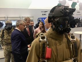 Ministr obrany si i s doprovodem IDET prohlédl