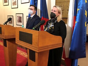 Ministryně obrany a ministr zahraničí na společné tiskové konferenci