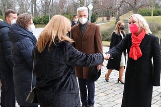 Artis Pabriks představuje české ministryni členy lotyšské delegace