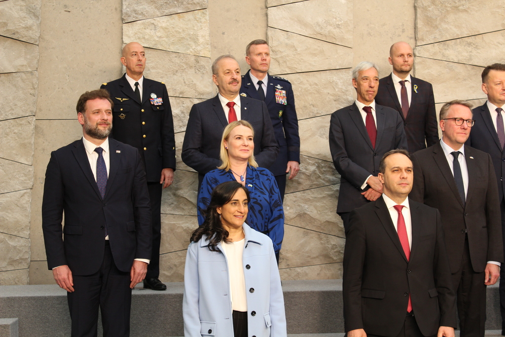 Ministryně obrany Jana Černochová se dnes zúčastnila mimořádného zasedání ministrů obrany členských států NATO v Bruselu