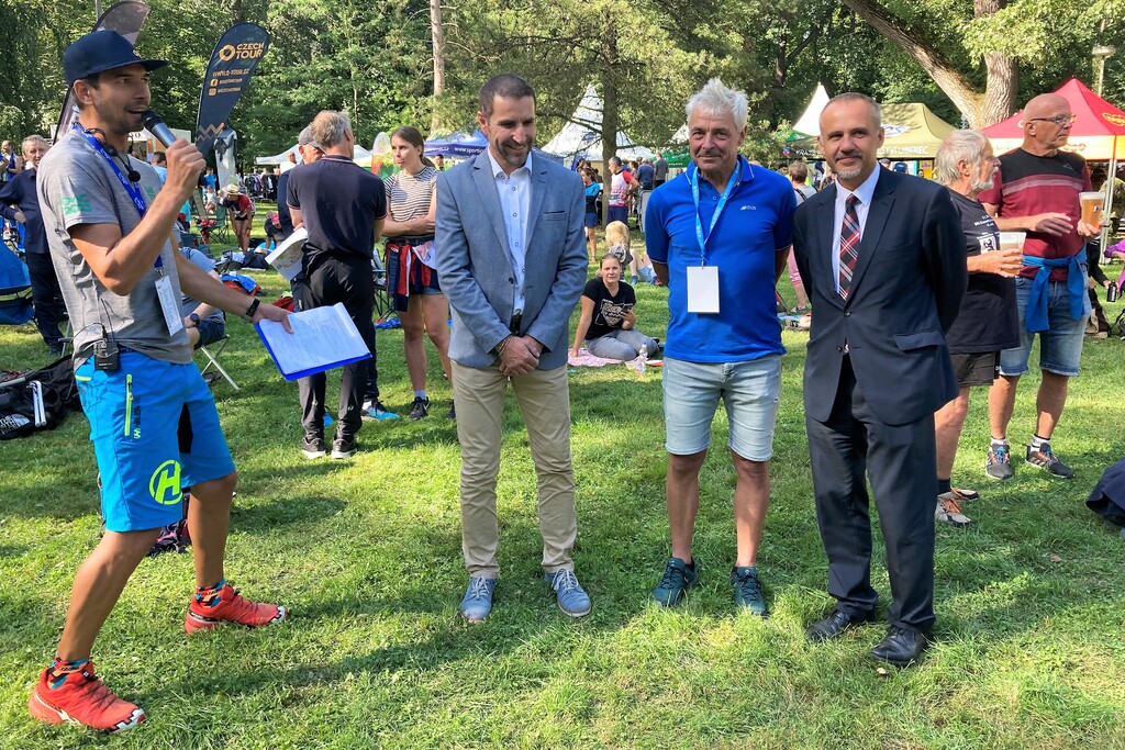 1. NMO František Šulc, předseda ČSOS Radan Kamenický a poslanec Karel Haas vysvětlili, v čem bude spočívat spolupráce resortu obrany a svazu orientačních sportů
