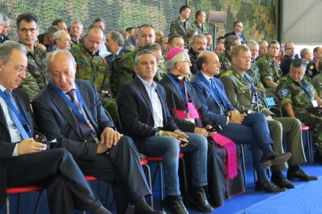 generálporučík Bečvář mezi hosty slavnostního zahájení cvičení Trident Juncture 2015