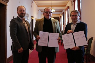 Ve středu 10. 12. následoval podpis s Českou radou dětí a mládeže