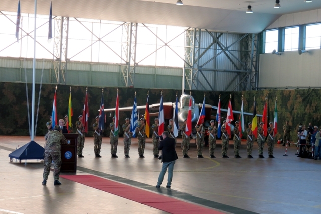 Mezi vlajkami účastnících se států byla přinesena i vlajka České republiky