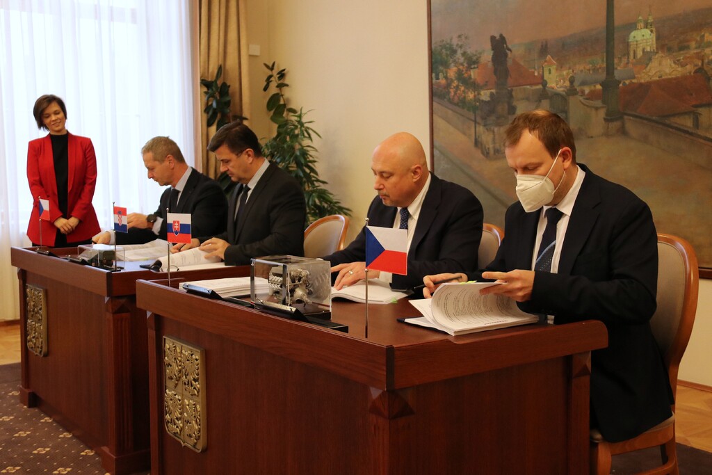 Ke kontraktu na pořízení vozidel Tatra T-815 se po Slovensku připojilo i Chorvatsko