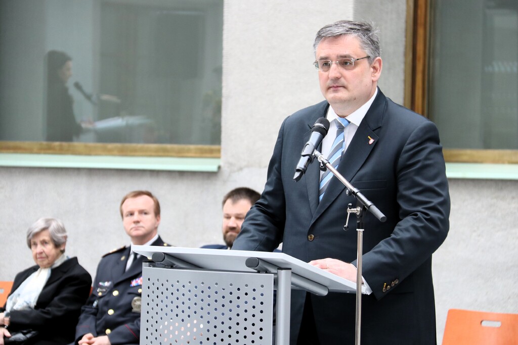 Náměstek René Schreier předal pamětní odznaky 17 účastníkům 3. odboje