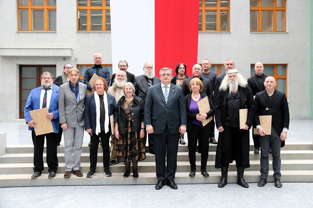 Náměstek René Schreier předal pamětní odznaky 17 účastníkům 3. odboje