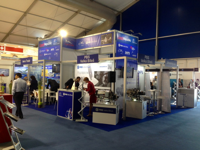 Z největšího leteckého veletrhu v Evropě v britském Farnborough 1