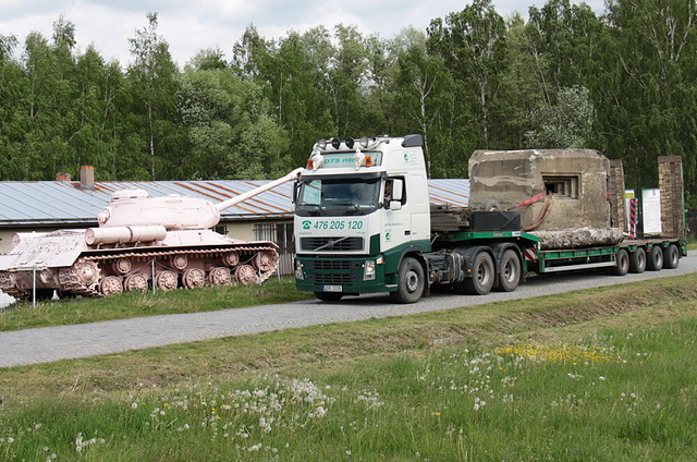 Růžový tank a LO vz. 36