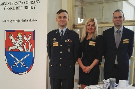 Absolventi vysokých škol se na veletrhu zajímali o aktuální vyzbrojovací projekty 