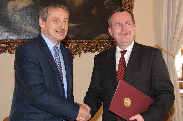 Ministr obrany Martin Stropnický a rektor Tomáš Zima