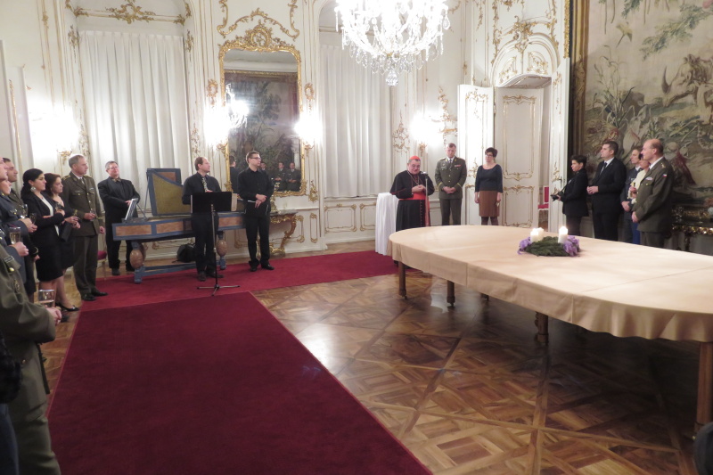 Nejprve promluvil k přítomným kardinál Duka